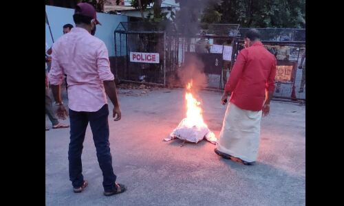 ശിവശങ്കറുടെ വസതിയിലേക്ക് എസ്ഡിപിഐ മാര്‍ച്ച്