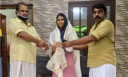 എസ്എസ്എല്‍സി,പ്ലസ് ടു: ഉന്നത വിജയം നേടിയ വിദ്യാര്‍ഥികള്‍ക്ക് സ്‌നേഹ സമ്മാനവുമായി അനസ്