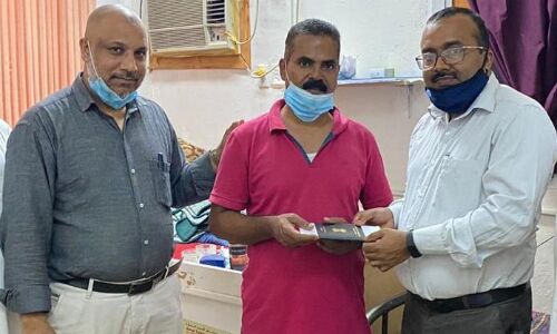 നാട്ടിലേക്കൊരു വിമാന ടിക്കറ്റ്; ഐഎസ് എഫിന്റെ തണലില് വാടാനപ്പള്ളി സ്വദേശി വീടണഞ്ഞു നാട്ടിലേക്കൊരു വിമാന ടിക്കറ്റ്; ഐഎസ് എഫിന്റെ തണലില് വാടാനപ്പള്ളി സ്വദേശി വീടണഞ്ഞു