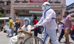 24 മണിക്കൂറിനിടെ 8,348 പേര്‍ക്ക് കൊവിഡ്; മഹാരാഷ്ട്രയില്‍ ആകെ രോഗികള്‍ മൂന്നുലക്ഷം കടന്നു, മുംബൈയില്‍ മാത്രം ഒരുലക്ഷം