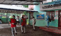 കൊവിഡ് 19: എസ്ഡിപിഐ പ്രവര്ത്തകര് അണുനശീകരണം നടത്തി കൊവിഡ് 19: എസ്ഡിപിഐ പ്രവര്ത്തകര് അണുനശീകരണം നടത്തി