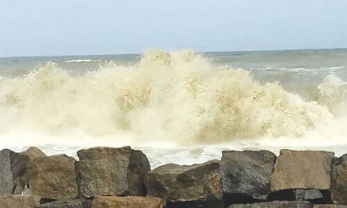 ചെല്ലാനത്ത് കടലാക്രമണം; വീടുകള്‍ തകര്‍ന്നു