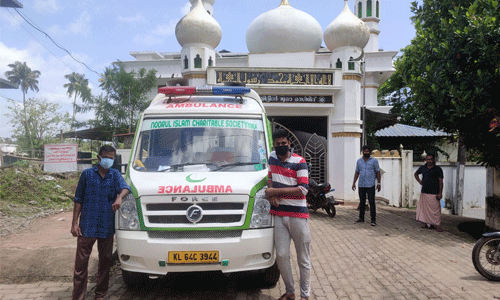 പാമ്പുകടിയേറ്റ് മരിച്ചയാളുടെ മൃതദേഹവുമായി മാളയിലെ സാമൂഹിക പ്രവര്ത്തകര് അസമിലേക്ക് പുറപ്പെട്ടു പാമ്പുകടിയേറ്റ് മരിച്ചയാളുടെ മൃതദേഹവുമായി മാളയിലെ സാമൂഹിക പ്രവര്ത്തകര് അസമിലേക്ക് പുറപ്പെട്ടു