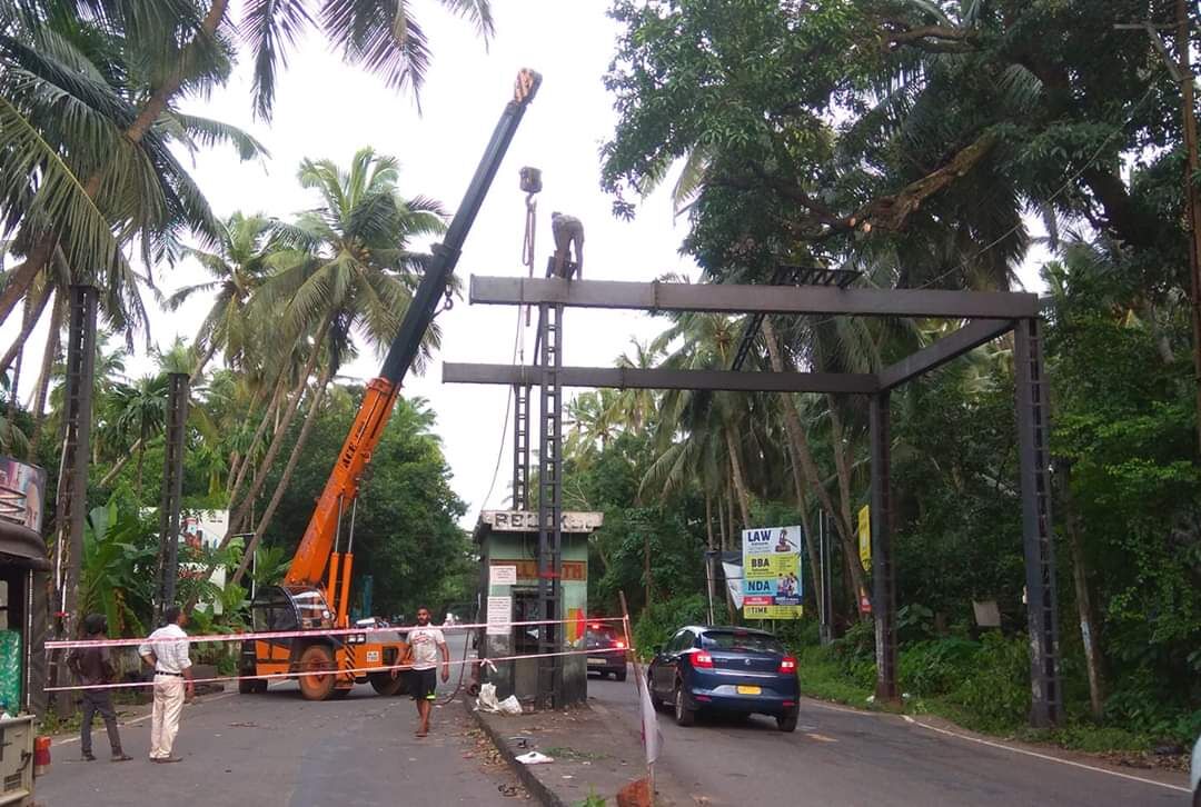 നന്തി ടോള്‍ ബൂത്ത് പൊളിച്ച് നീക്കിതുടങ്ങി