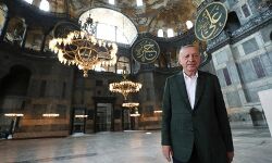 മസ്ജിദാക്കി പുനപ്പരിവര്ത്തനം നടത്തിയ ഹാഗിയ സോഫിയ ഉര്ദുഗാന് സന്ദര്ശിച്ചു മസ്ജിദാക്കി പുനപ്പരിവര്ത്തനം നടത്തിയ ഹാഗിയ സോഫിയ ഉര്ദുഗാന് സന്ദര്ശിച്ചു