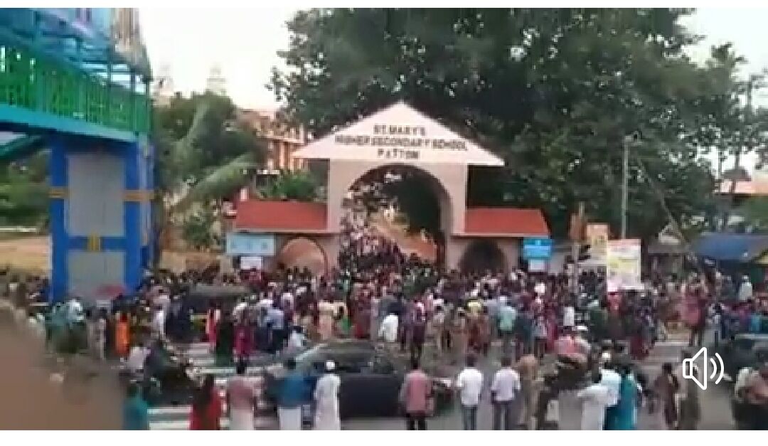 കീം പ്രവേശന പരീക്ഷയ്ക്കെത്തിയ വിദ്യാർഥിയുടെ രക്ഷിതാവിനും കൊവിഡ്; തലസ്ഥാനത്ത് ആശങ്കയേറുന്നു കീം പ്രവേശന പരീക്ഷയ്ക്കെത്തിയ വിദ്യാർഥിയുടെ രക്ഷിതാവിനും കൊവിഡ്; തലസ്ഥാനത്ത് ആശങ്കയേറുന്നു