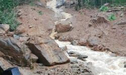 കക്കയം മീന്‍മുട്ടിയില്‍ ഉരുള്‍പൊട്ടി; വീടുകള്‍ക്ക് ഭീഷണി