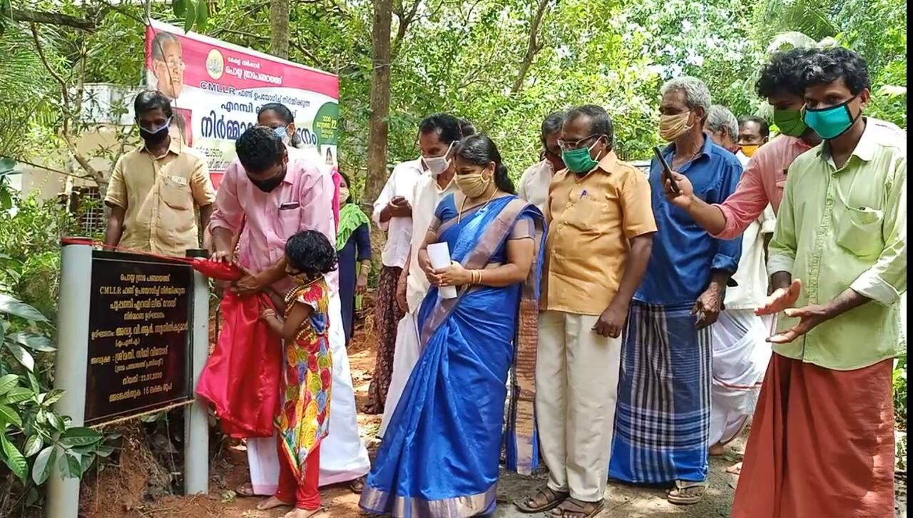 റോഡുകളുടെ നിര്മ്മാണോദ്ഘാടനം നടത്തി റോഡുകളുടെ നിര്മ്മാണോദ്ഘാടനം നടത്തി