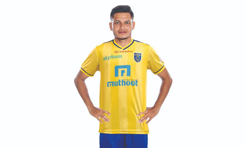 ഐഎസ് എല്: പ്രതിരോധനിര ശക്തമാക്കി കേരള ബ്ലാസ്റ്റേഴ്സ്; നിഷു കുമാര് ടീമില് ഐഎസ് എല്: പ്രതിരോധനിര ശക്തമാക്കി കേരള ബ്ലാസ്റ്റേഴ്സ്; നിഷു കുമാര് ടീമില്