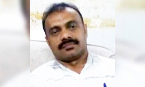 കൊവിഡ് ബാധിച്ച് മരിച്ച മമ്പാട് സ്വദേശിയുടെ മൃതദേഹം ജിദ്ദയില് കബറടക്കി കൊവിഡ് ബാധിച്ച് മരിച്ച മമ്പാട് സ്വദേശിയുടെ മൃതദേഹം ജിദ്ദയില് കബറടക്കി