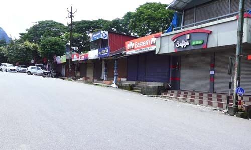അടിമാലിയില്‍ ജൂലൈ 31 വരെ സമ്പൂര്‍ണ ലോക്ക് ഡൗണ്‍; തൊടുപുഴയില്‍ വഴിയോര കച്ചവടങ്ങള്‍ക്കും മല്‍സ്യമാര്‍ക്കറ്റുകളുടെ പ്രവര്‍ത്തനങ്ങള്‍ക്കും നിരോധനം