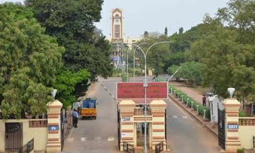 എന്ഐടികളില് 75 ശതമാനം മാര്ക്ക് നിബന്ധന ഒഴിവാക്കി എന്ഐടികളില് 75 ശതമാനം മാര്ക്ക് നിബന്ധന ഒഴിവാക്കി
