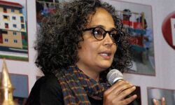 അരുന്ധതി റോയിയുടെ ലേഖനം സര്‍വകലാശാല പാഠ്യപദ്ധതിയില്‍: പ്രതിഷേധവുമായി ബിജെപി