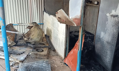 അന്ധ യുവാവിന്റെ ഏക ആശ്രയമായിരുന്ന തട്ടുകട അഗ്നിക്കിരയായി അന്ധ യുവാവിന്റെ ഏക ആശ്രയമായിരുന്ന തട്ടുകട അഗ്നിക്കിരയായി