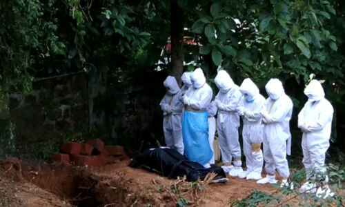 പള്ളിക്കരയിലെ കൊവിഡ് മരണം: ആരോഗ്യ വകുപ്പിന്റെ നിര്‍ദ്ദേശപ്രകാരം എസ് ഡി പി ഐ - പോപുലര്‍ ഫ്രണ്ട് പ്രവര്‍ത്തകര്‍ മൃതദേഹം മറവ് ചെയ്തു