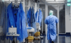 കൂടുതല് രോഗികളെ ആശുപത്രിയില് പ്രവേശിപ്പിച്ചു; കൊവിഡ് രോഗികള് ഡോക്ടറുടെ മുഖത്ത് തുപ്പി കൂടുതല് രോഗികളെ ആശുപത്രിയില് പ്രവേശിപ്പിച്ചു; കൊവിഡ് രോഗികള് ഡോക്ടറുടെ മുഖത്ത് തുപ്പി