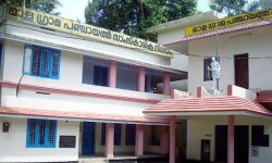 പഴൂക്കരയില്‍ വീട് തകര്‍ന്നു