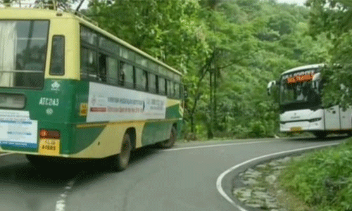 കുറ്റിയാടി, പേരിയ, പാല്ചുരം വഴി വയനാട്ടിലേക്ക് ഗതാഗതം നിരോധിച്ചു -ചരക്ക് വാഹനങ്ങള്ക്കു മാത്രം അനുമതി കുറ്റിയാടി, പേരിയ, പാല്ചുരം വഴി വയനാട്ടിലേക്ക് ഗതാഗതം നിരോധിച്ചു -ചരക്ക് വാഹനങ്ങള്ക്കു മാത്രം അനുമതി