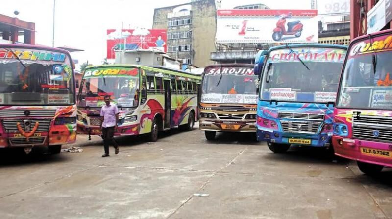 ഇന്നു മുതല് ഓട്ടം നിര്ത്തി സ്വകാര്യ ബസ്സുകള്; കെഎസ്ആര്ടിസിയുടെ ദീര്ഘദൂര സര്വീസുകളും ഇല്ല ഇന്നു മുതല് ഓട്ടം നിര്ത്തി സ്വകാര്യ ബസ്സുകള്; കെഎസ്ആര്ടിസിയുടെ ദീര്ഘദൂര സര്വീസുകളും ഇല്ല