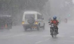 കനത്ത മഴയ്ക്കും ശക്തമായ കാറ്റിനും സാധ്യത; ഇന്ന് പത്തു ജില്ലകളില്‍ യെല്ലോ അലര്‍ട്ട്