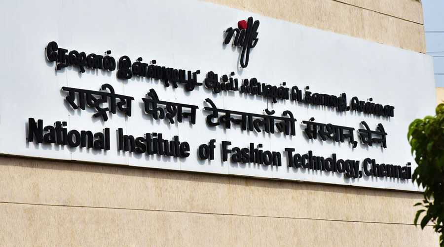 വിദ്യാര്‍ത്ഥികളോട് ഓണ്‍ലൈന്‍ പഠനത്തിന് ലക്ഷങ്ങള്‍ ഫീസടക്കാന്‍ ആവശ്യപ്പെട്ട് കേന്ദ്ര വിദ്യാഭ്യാസ സ്ഥാപനം