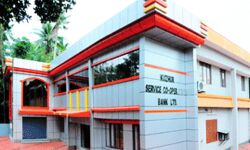 കുഴൂര്‍ സര്‍വീസ് സഹകരണ ബാങ്ക് പ്രസിഡന്റിനെതിരേ പ്രതിഷേധവുമായി സിപിഐ