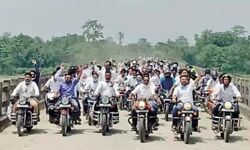 ഇടവേളയ്ക്കുശേഷം അസമില് സിഎഎ വിരുദ്ധ പ്രക്ഷോഭം ശക്തിപ്പെടുന്നു; മുഖ്യമന്ത്രിയുടെ വസതിയിലേക്ക് കൂറ്റന് ബൈക്ക് റാലി ഇടവേളയ്ക്കുശേഷം അസമില് സിഎഎ വിരുദ്ധ പ്രക്ഷോഭം ശക്തിപ്പെടുന്നു; മുഖ്യമന്ത്രിയുടെ വസതിയിലേക്ക് കൂറ്റന് ബൈക്ക് റാലി