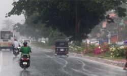 കേരളത്തില് അതിതീവ്ര മഴയ്ക്ക് സാധ്യത: ആഗസ്റ്റ് 6ന് വയനാട്, ഇടുക്കി ജില്ലകളിലും 7ന് മലപ്പുറത്തും റെഡ് അലേര്ട്ട്, വിവിധ ജില്ലകളില് ഓറഞ്ച് അലേര്ട്ട് കേരളത്തില് അതിതീവ്ര മഴയ്ക്ക് സാധ്യത: ആഗസ്റ്റ് 6ന് വയനാട്, ഇടുക്കി ജില്ലകളിലും 7ന് മലപ്പുറത്തും റെഡ് അലേര്ട്ട്, വിവിധ ജില്ലകളില് ഓറഞ്ച് അലേര്ട്ട്