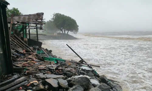 പരപ്പനങ്ങാടി ചാപ്പപ്പടിയില്‍ കടലാക്രമണം രൂക്ഷം: നിരവധി മീന്‍ ചാപ്പകള്‍ തകര്‍ന്നു