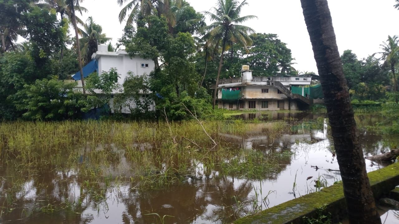 തൃശൂരില്‍ താഴ്ന്ന പ്രദേശങ്ങള്‍ വെള്ളത്തിനടിയില്‍