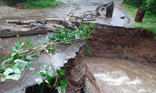 ഇടുക്കിയിലെ മഴക്കെടുതി: മേരിക്കുളം നിരപ്പേല്‍ക്കട, തോണിത്തടി പാലങ്ങള്‍ അപകടാവസ്ഥയില്‍; വീടുകള്‍ക്കും മണ്ണിടിഞ്ഞ് നാശനഷ്ടം