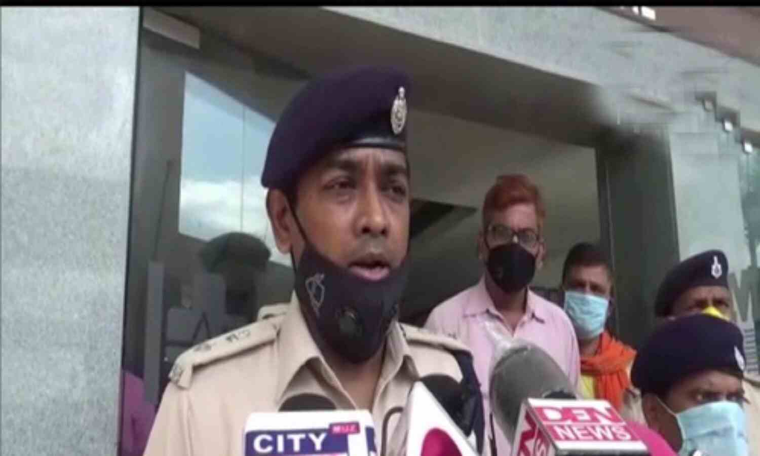 സര്ക്കാരിന്റെ നിസ്സംഗത: ബീഹാറില് പ്രളയബാധിതര് മുസഫര്പൂര് ഹൈവേ ഉപരോധിച്ചു സര്ക്കാരിന്റെ നിസ്സംഗത: ബീഹാറില് പ്രളയബാധിതര് മുസഫര്പൂര് ഹൈവേ ഉപരോധിച്ചു