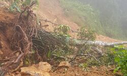 മൂഴിയാര്‍- കക്കി റോഡില്‍ മണ്ണിടിച്ചില്‍