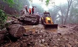 അട്ടപ്പാടിയിലെ ഉരുള്‍പൊട്ടല്‍; മണ്ണിടിച്ചില്‍ ഭീഷണി നേരിടുന്ന പ്രദേശങ്ങളില്‍ ക്യാംപുകള്‍ സജ്ജം