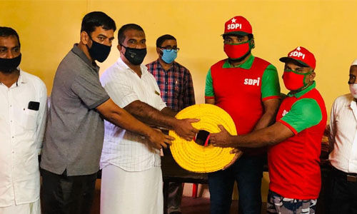 എസ്ഡിപിഐ തീരദേശ വളണ്ടിയര് ടീമിനുള്ള പരിശീലനവും ഉപകരണ വിതരണവും സംഘടിപ്പിച്ചു എസ്ഡിപിഐ തീരദേശ വളണ്ടിയര് ടീമിനുള്ള പരിശീലനവും ഉപകരണ വിതരണവും സംഘടിപ്പിച്ചു