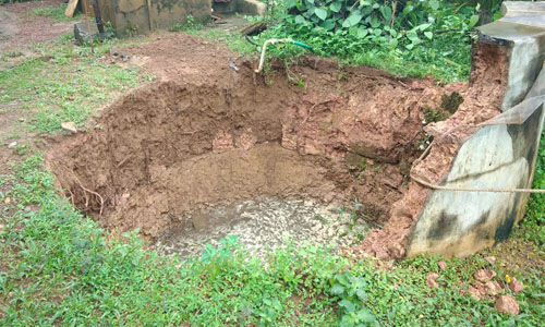 പുത്തന്ചിറയില് കിണറ് ഇടിഞ്ഞുതാഴ്ന്നു പുത്തന്ചിറയില് കിണറ് ഇടിഞ്ഞുതാഴ്ന്നു