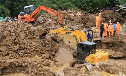 പെട്ടിമുടി ദുരന്തം: മരണം 43, മഴയും മഞ്ഞും അവഗണിച്ച് രക്ഷാപ്രവര്‍ത്തനം പുരോഗമിക്കുന്നു