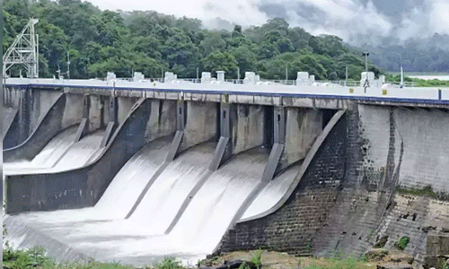 നീരൊഴുക്ക് കുറഞ്ഞു; പെരിങ്ങല്ക്കുത്ത് ഡാമിന്റെ ഒരു സ്ലൂയിസ് ഗേറ്റ് അടച്ചു നീരൊഴുക്ക് കുറഞ്ഞു; പെരിങ്ങല്ക്കുത്ത് ഡാമിന്റെ ഒരു സ്ലൂയിസ് ഗേറ്റ് അടച്ചു
