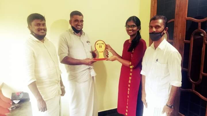 മഞ്ജു ചന്ദ്രനെ എസ്ഡിപിഐ അനുമോദിച്ചു മഞ്ജു ചന്ദ്രനെ എസ്ഡിപിഐ അനുമോദിച്ചു