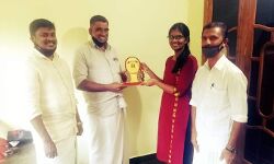 മഞ്ജു ചന്ദ്രനെ എസ്ഡിപിഐ അനുമോദിച്ചു മഞ്ജു ചന്ദ്രനെ എസ്ഡിപിഐ അനുമോദിച്ചു