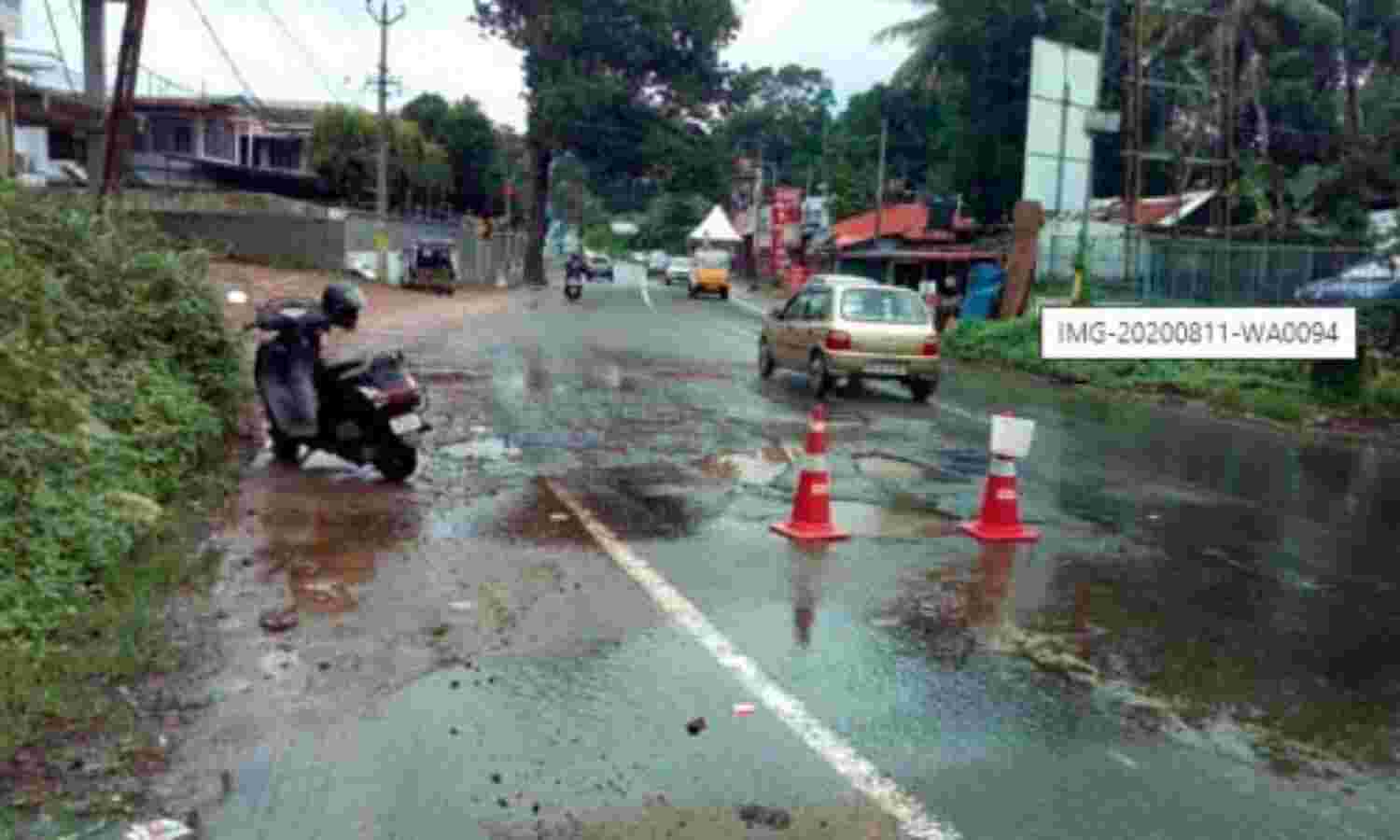കോട്ടയത്ത് റോഡിലെ കുഴിയില് വീണ് ബൈക്ക് യാത്രികര്ക്ക് പരിക്ക് കോട്ടയത്ത് റോഡിലെ കുഴിയില് വീണ് ബൈക്ക് യാത്രികര്ക്ക് പരിക്ക്