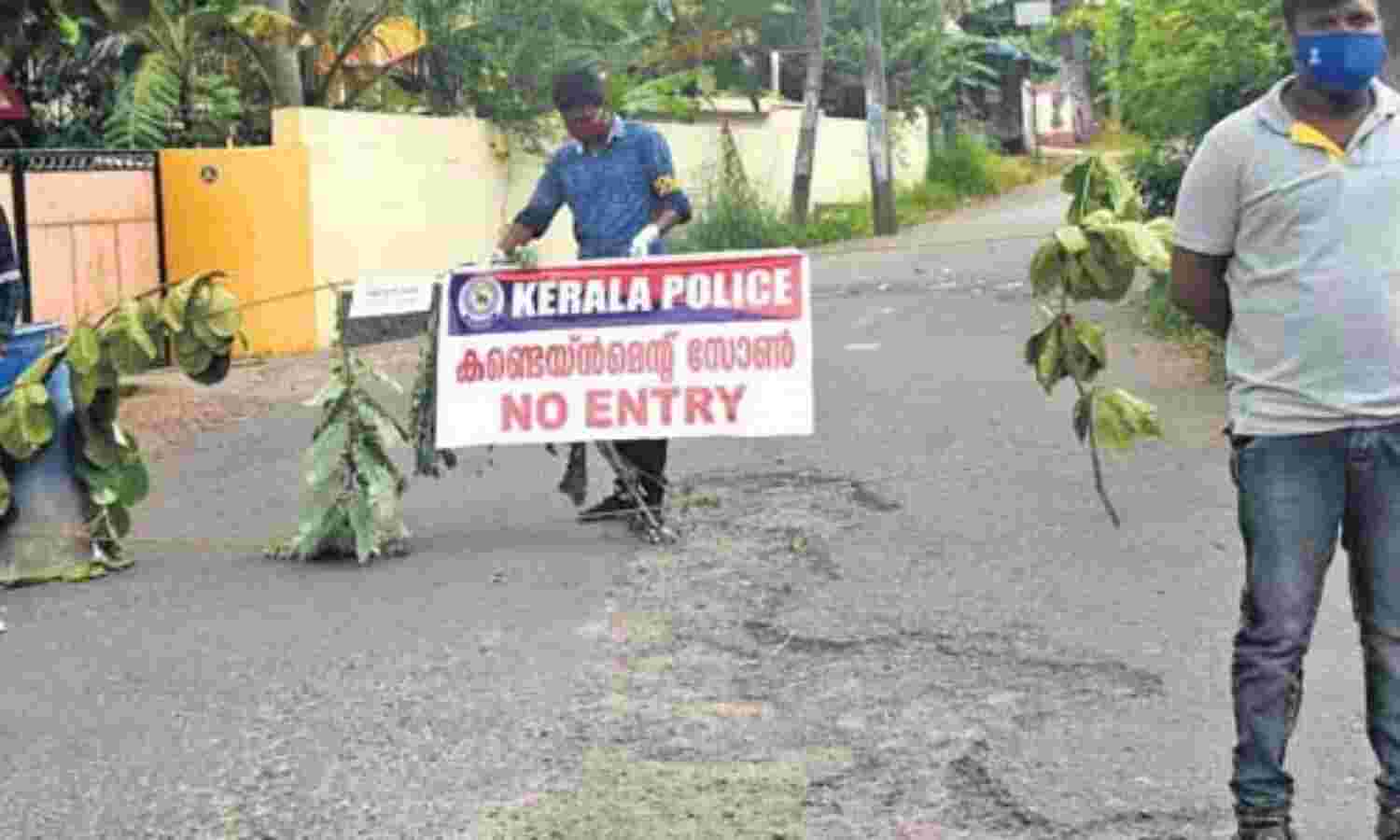 തീരദേശ സോണുകളില് ഇളവുകള് ഏര്പ്പെടുത്തി; കടകള്ക്ക് രാവിലെ ഏഴുമുതല് വൈകീട്ട് മൂന്നുവരെ പ്രവര്ത്തിക്കാം തീരദേശ സോണുകളില് ഇളവുകള് ഏര്പ്പെടുത്തി; കടകള്ക്ക് രാവിലെ ഏഴുമുതല് വൈകീട്ട് മൂന്നുവരെ പ്രവര്ത്തിക്കാം