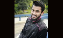 കോട്ടയത്ത് ബൈക്ക് റോഡിലെ കുഴിയില്‍ വീണ് അപകടം; ചികില്‍സയിലായിരുന്ന യുവാവ് മരിച്ചു