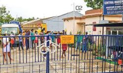 കൊവിഡ് വ്യാപനം: സ്വകാര്യ ആശുപത്രികളിലും കടുത്ത നിയന്ത്രണങ്ങള് ഏര്പ്പെടുത്താന് തീരുമാനം കൊവിഡ് വ്യാപനം: സ്വകാര്യ ആശുപത്രികളിലും കടുത്ത നിയന്ത്രണങ്ങള് ഏര്പ്പെടുത്താന് തീരുമാനം