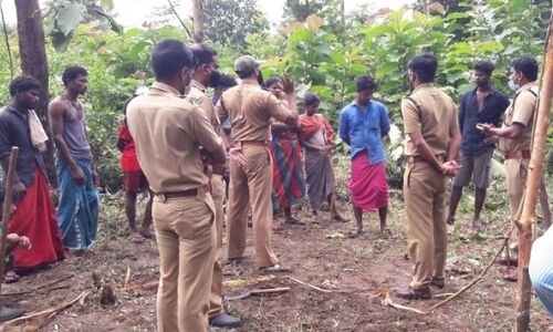 നിലമ്പൂര്‍ പൂളക്കപ്പാറയിലെ വനഭൂമിയില്‍ ഊര് നിവാസികളുടെ കുടില്‍ കെട്ടി സമരം