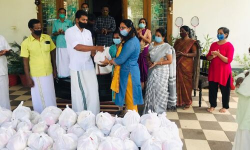 റിലീഫ് കിറ്റുകള്‍ വിതരണം ചെയ്തു