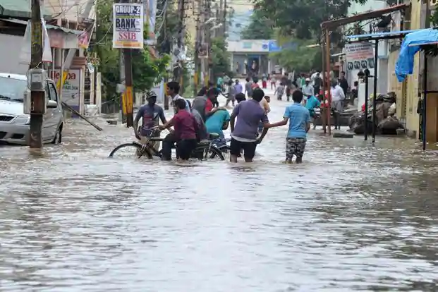 ഹൈദരാബാദില് പ്രളയം; രക്ഷാ പ്രവര്ത്തനത്തിന് ഹെലികോപ്റ്റര് ഹൈദരാബാദില് പ്രളയം; രക്ഷാ പ്രവര്ത്തനത്തിന് ഹെലികോപ്റ്റര്