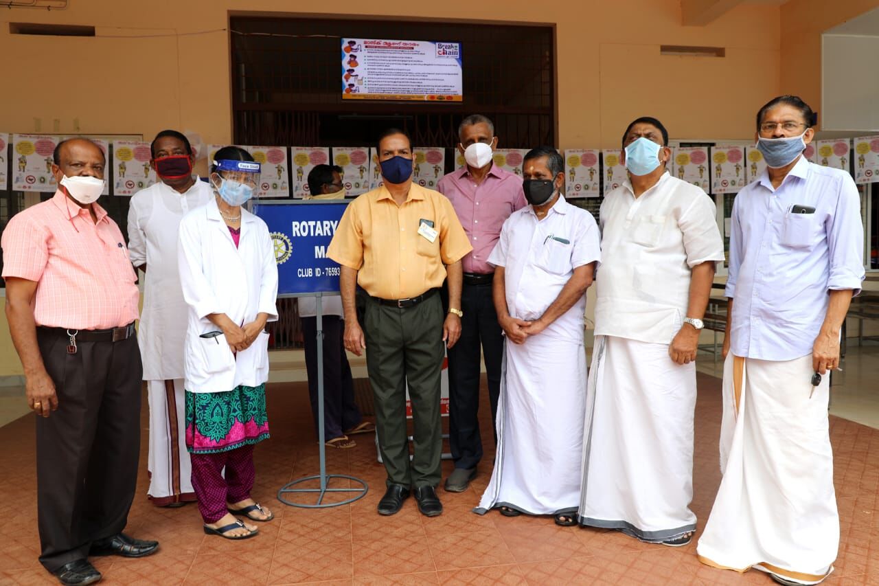 റോട്ടറി ക്ലബ്ബ് മാസ്‌കുകളും അര്‍ബ്ബാനയും നല്‍കി