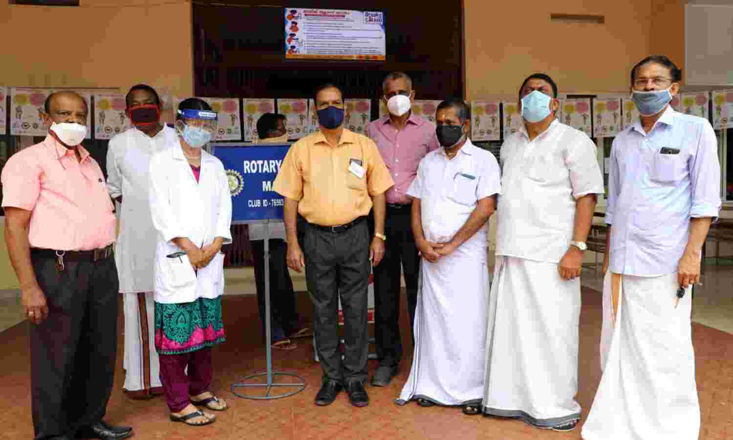 റോട്ടറി ക്ലബ്ബ് മാസ്കുകളും അര്ബ്ബാനയും നല്കി റോട്ടറി ക്ലബ്ബ് മാസ്കുകളും അര്ബ്ബാനയും നല്കി