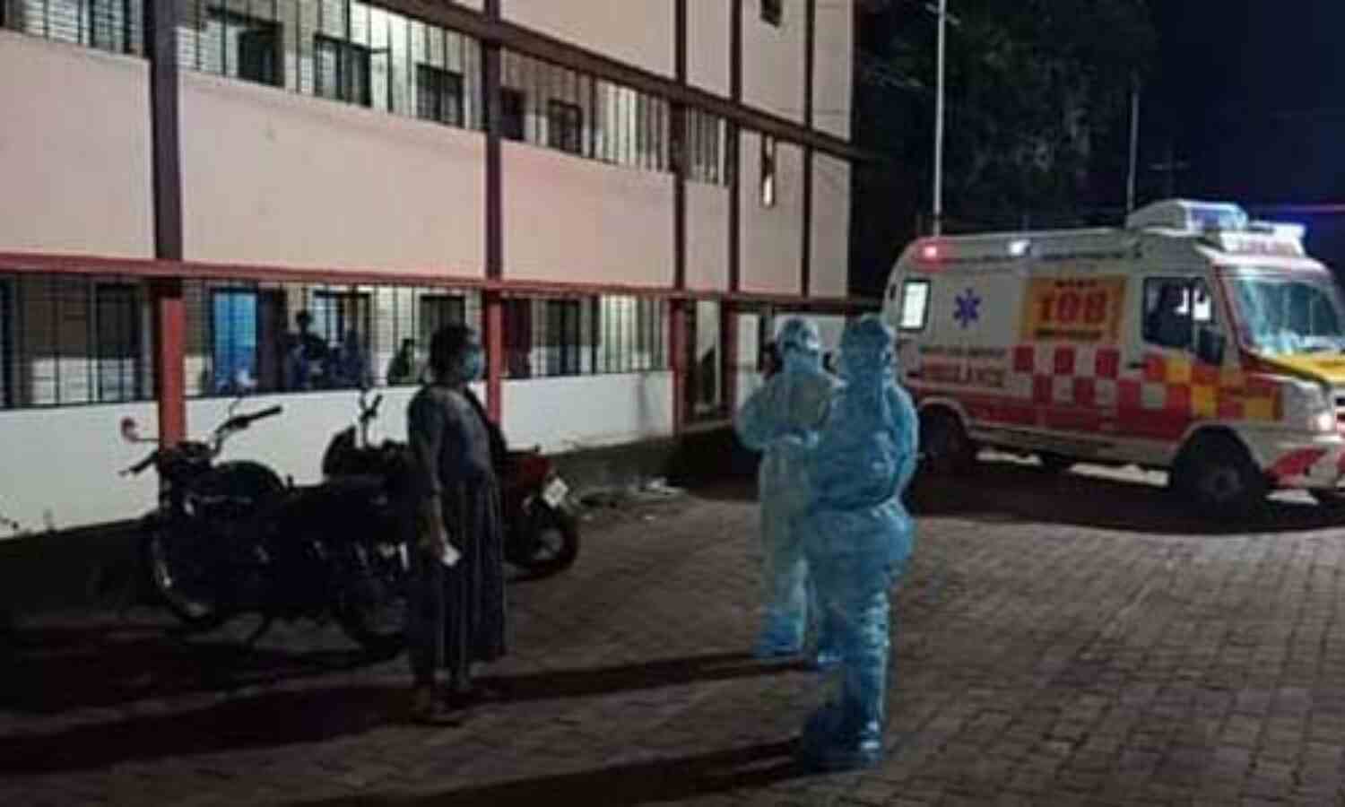നിലമ്പൂര് ഐജിഎംഎംആര് സ്കൂളിലെ കൊവിഡ് കെയര് സെന്റര് മാറ്റിസ്ഥാപിക്കണമെന്ന് കോളനി നിവാസികള് നിലമ്പൂര് ഐജിഎംഎംആര് സ്കൂളിലെ കൊവിഡ് കെയര് സെന്റര് മാറ്റിസ്ഥാപിക്കണമെന്ന് കോളനി നിവാസികള്